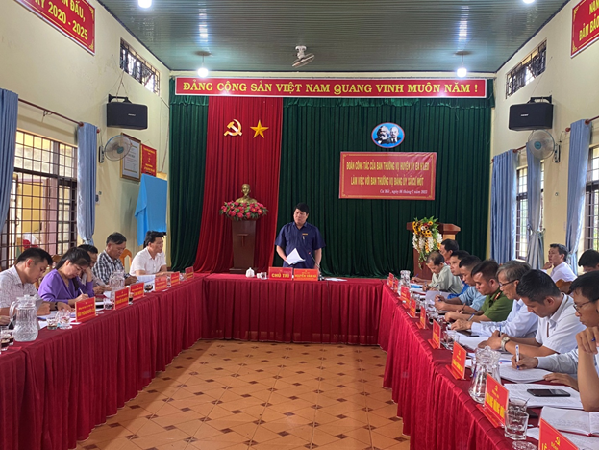 Đoàn công tác của Huyện ủy làm việc với Đảng ủy xã Cư Mốt